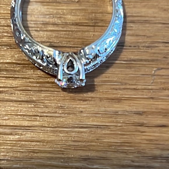 Certified Diamond Ring/18k White Gold, Brilliant Center Diamond/Smaller Diamonds - Picture 3 of 8